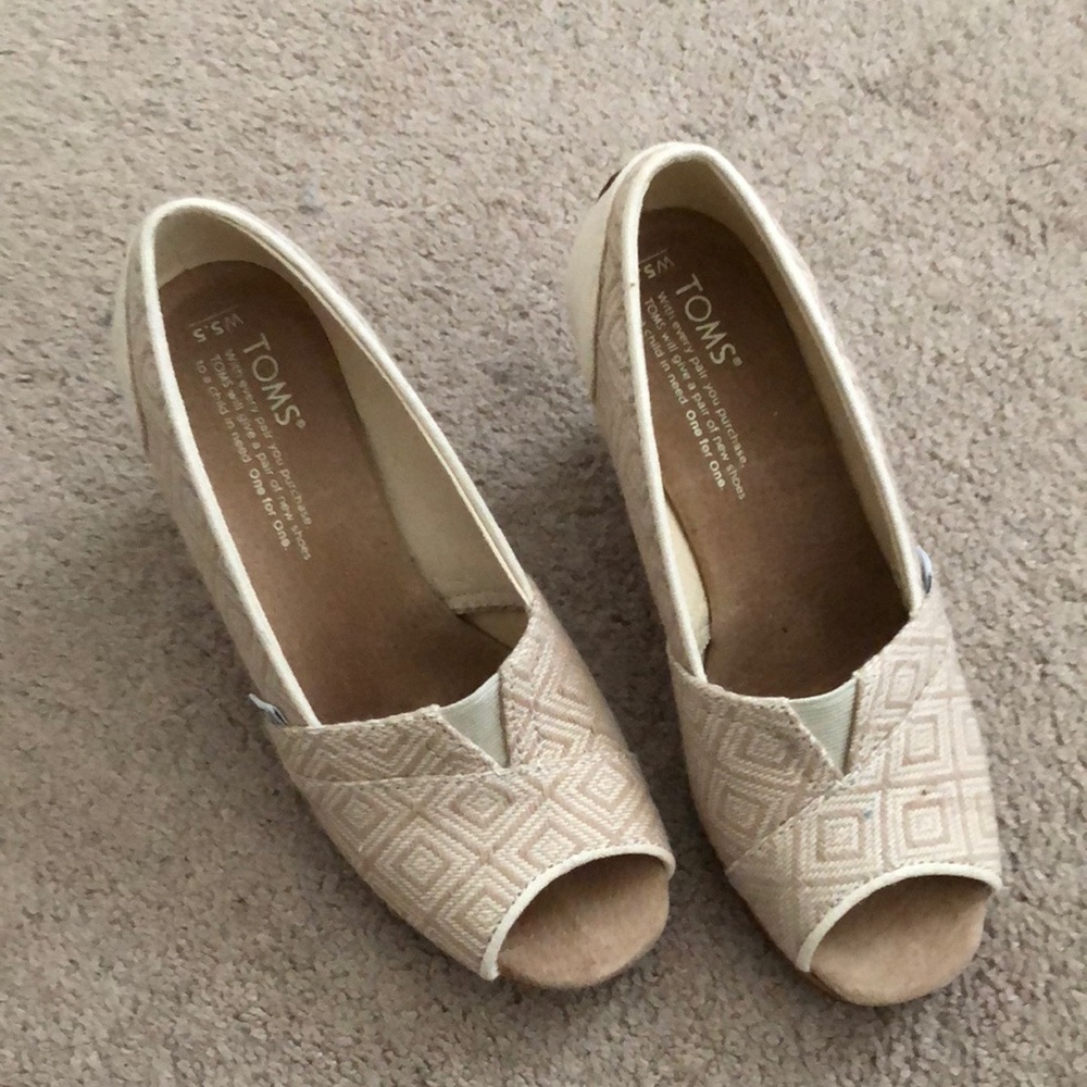 Toms 5.5 women wedge heels